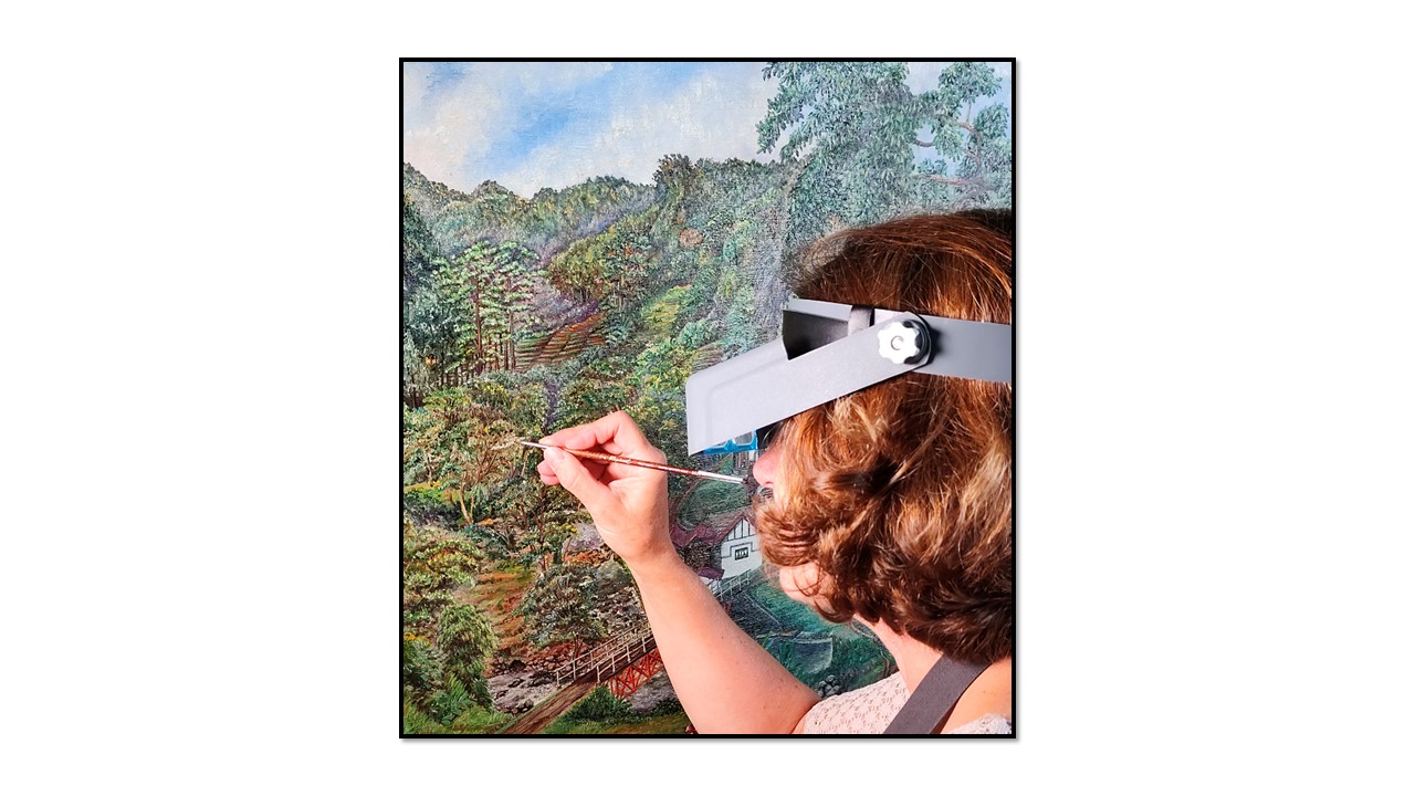 Retouche illusionniste à l'aide de lunettes de précision